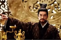 Vị hoàng đế nào được mệnh danh "người du hành thời gian"?