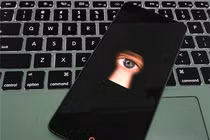 Nhìn thấy ứng dụng này, coi chừng điện thoại của bạn đang bị theo dõi 