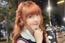 Nữ streamer đời đầu "hack tuổi" khiến đàn em hít khói, cõi mạng trầm trồ 