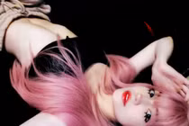 Nữ game thủ Liên minh Huyền Thoại phô nhan sắc búp bê... "vạn người mê" 