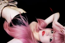 Nữ game thủ Liên minh Huyền Thoại phô nhan sắc búp bê... "vạn người mê" 