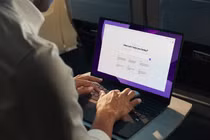 "Vuốt ve" 4 mẫu laptop siêu mỏng siêu xinh trình làng tại CES 2025