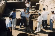 Mở mộ cổ, thất kinh thấy thi hài mỹ nhân đàn hồi... như người sống