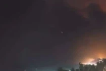 Xuất hiện UFO bí ẩn bay gần vụ cháy rừng ở California?