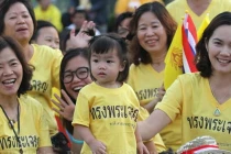 Thái Lan bắn đại bác mừng sinh nhật vua Bhumibol Adulyadej