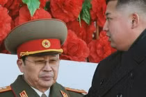 Vì sao Kim Jong-un chỉ đạo cách chức dượng?