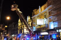 Sập nhà hát, gần 90 người bị thương