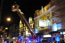 Sập nhà hát, gần 90 người bị thương