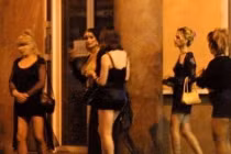 Khách mua dâm có thể bị phạt 80 triệu đồng