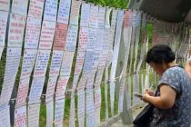 Ngỡ ngàng cảnh "chọn hàng" ở chợ hôn nhân