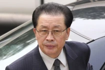 Dượng Kim Jong-un bị cách thức vì tham nhũng, sa đọa