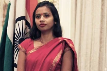 Chân dung nữ ngoại giao Ấn Độ bị... Mỹ “lột truồng“