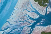 Chiêm ngưỡng Trái Đất khác lạ từ ngoài không gian