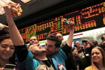 Mất đống tiền nếu muốn làm giàu ở phố Wall