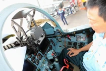 Ảnh QS ấn tượng tuần: nội thất buồng lái Su-30MK2 Việt Nam