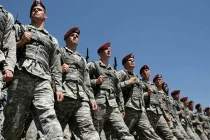 Hết tiền, Mỹ cho “về vườn” hàng loạt binh lính, vũ khí