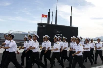 Thăm quan tàu mặt nước, tàu ngầm hiện đại ở Cam Ranh