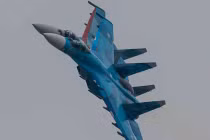 “Kẻ tấn công sườn” Su-27 thao diễn tuyệt đẹp trên không