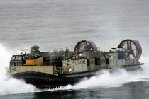 Lính thủy đánh bộ Mỹ thiếu tàu đổ bộ ở CA-TBD