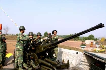 "Kìa nòng pháo vẫn vươn cao" canh trời Xuân 2014