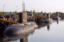 Vì sao các nước vùng Vịnh “sợ hãi” tàu ngầm mini Iran?