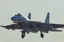 Tiêm kích hạm Su-33 Nga “áp sát” Ukraine