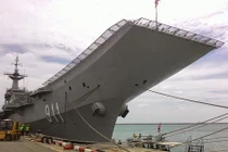 Lên thăm tàu sân bay độc nhất ở Đông Nam Á