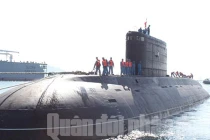Thêm ảnh tàu ngầm Hà Nội ở vịnh Cam Ranh