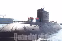 Thêm ảnh tàu ngầm Hà Nội ở vịnh Cam Ranh