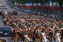 Quân đội Pháp duyệt binh mừng Quốc khánh hoành tráng