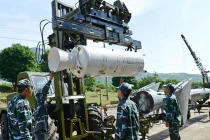 Cận cảnh quá trình lắp ráp tên lửa phòng không SA-2 Việt Nam