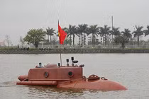 Toàn cảnh thử nghiệm tàu ngầm Trường Sa trên hồ nước