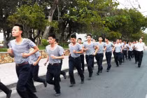  Lính thủy VN thi chạy hưởng ứng ngày quân sự thế giới