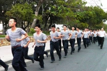  Lính thủy VN thi chạy hưởng ứng ngày quân sự thế giới