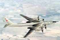 Oanh tạc cơ Tu-95 Nga phóng hàng loạt tên lửa 