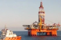 Di chuyển giàn khoan, tàu TQ hung hăng uy hiếp tàu VN