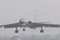 Trung Quốc đem oanh tạc cơ chiến lược đi phá băng