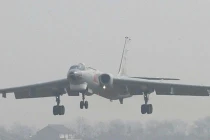 Trung Quốc đem oanh tạc cơ chiến lược đi phá băng