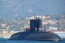 Quá trình đưa tàu ngầm Hà Nội xuống nước Biển Đông