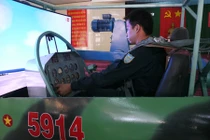 Thăm lò đào tạo phi công Không quân Việt Nam