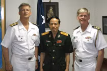 Sĩ quan cấp cao Việt Nam thăm soái hạm Hạm đội 7