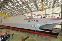 Cận cảnh chiến hạm 2 thân nguy hiểm của Đài Loan