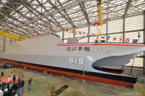 Cận cảnh chiến hạm 2 thân nguy hiểm của Đài Loan