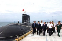 Lãnh đạo Thủ đô thăm tàu ngầm Hà Nội 