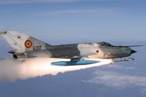 Oai hùng tiêm kích MiG-21 bắn tên lửa, rocket