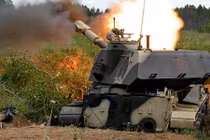 Pháo binh Nga rầm rập lăn bánh, khai hỏa