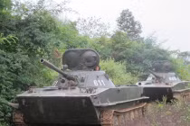 Khám kho vũ khí của Quân đội Nhân dân Lào 