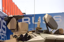 Siêu tăng Armata Nga có thể hạ tên lửa bằng… súng máy