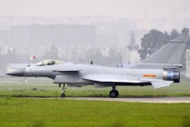 Khủng hoảng kinh tế khiến tiêm kích J-10 TQ “ế” nặng