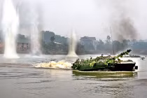 Ảnh sĩ quan tương lai Quân đội Việt Nam huấn luyện